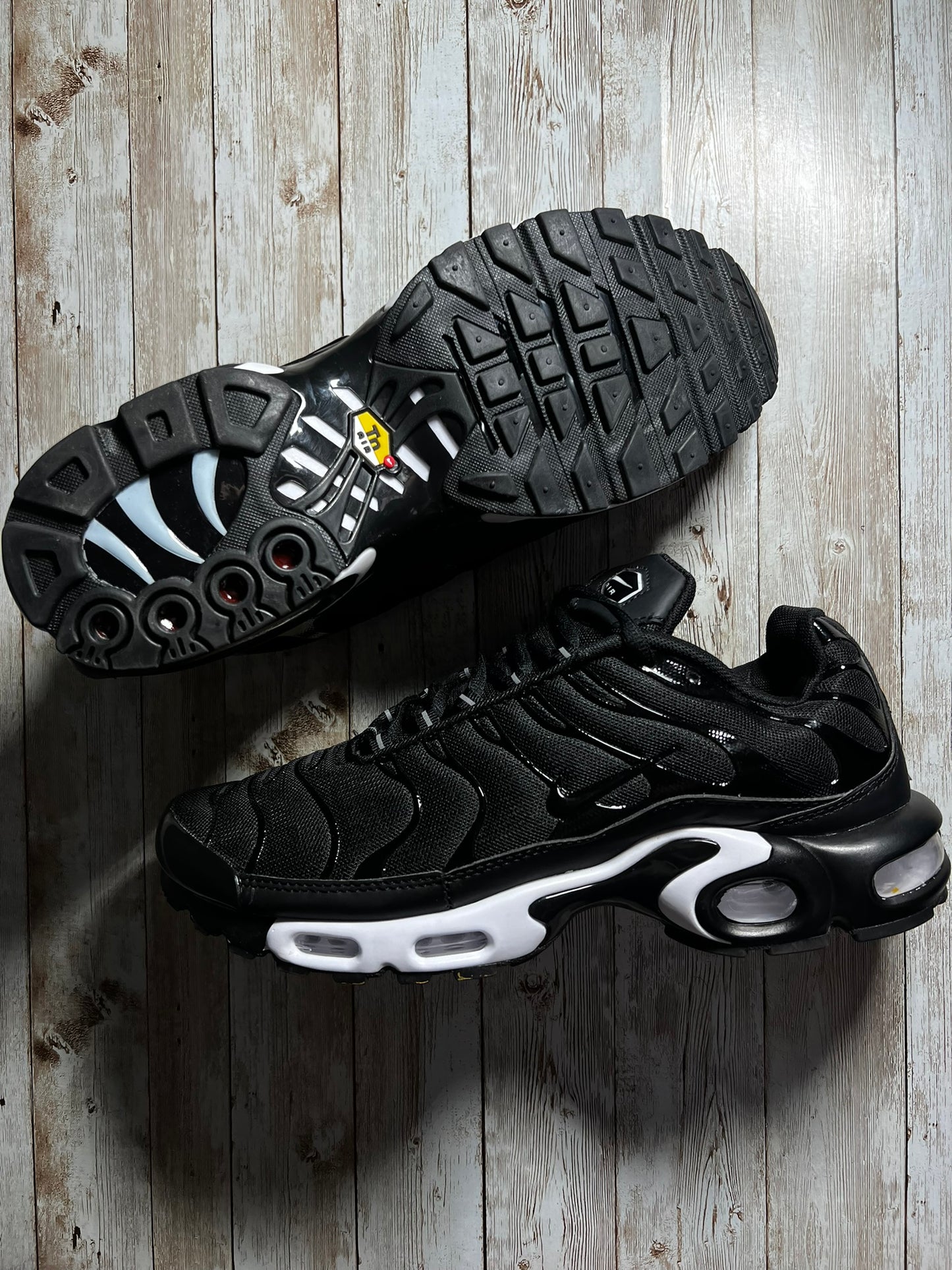 Tênis Nike TN Classic